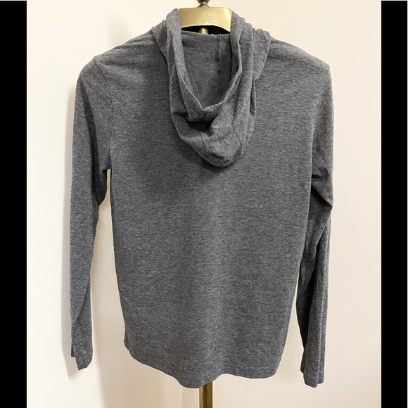 Awesome Vineyard Vines hooded t-shirt! - Picture 4 of 8